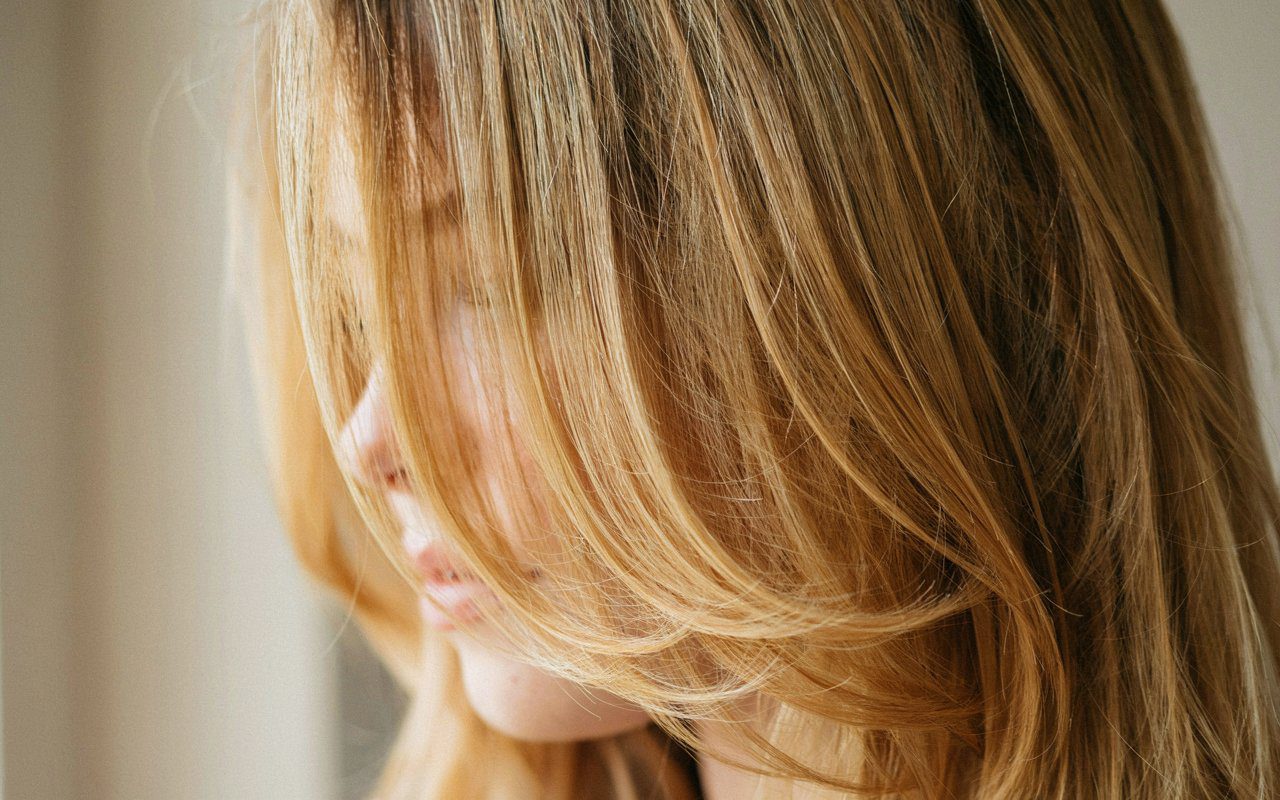 12 Hair Color Hacks that Instantly Make You Look Younger