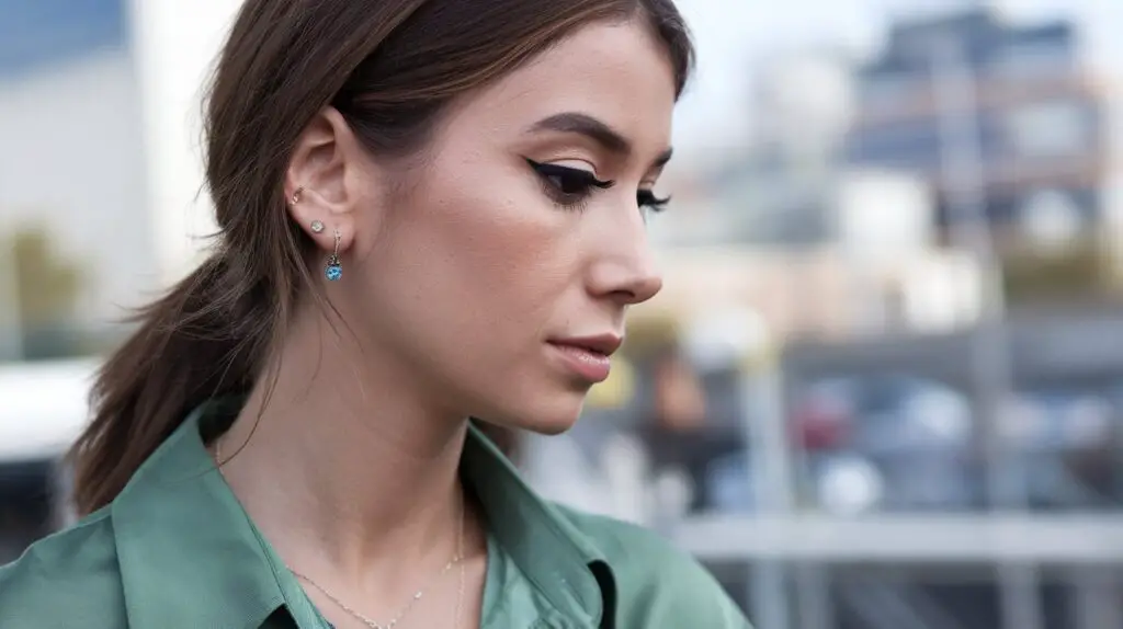 Argentine woman’s eyeliner makeup look