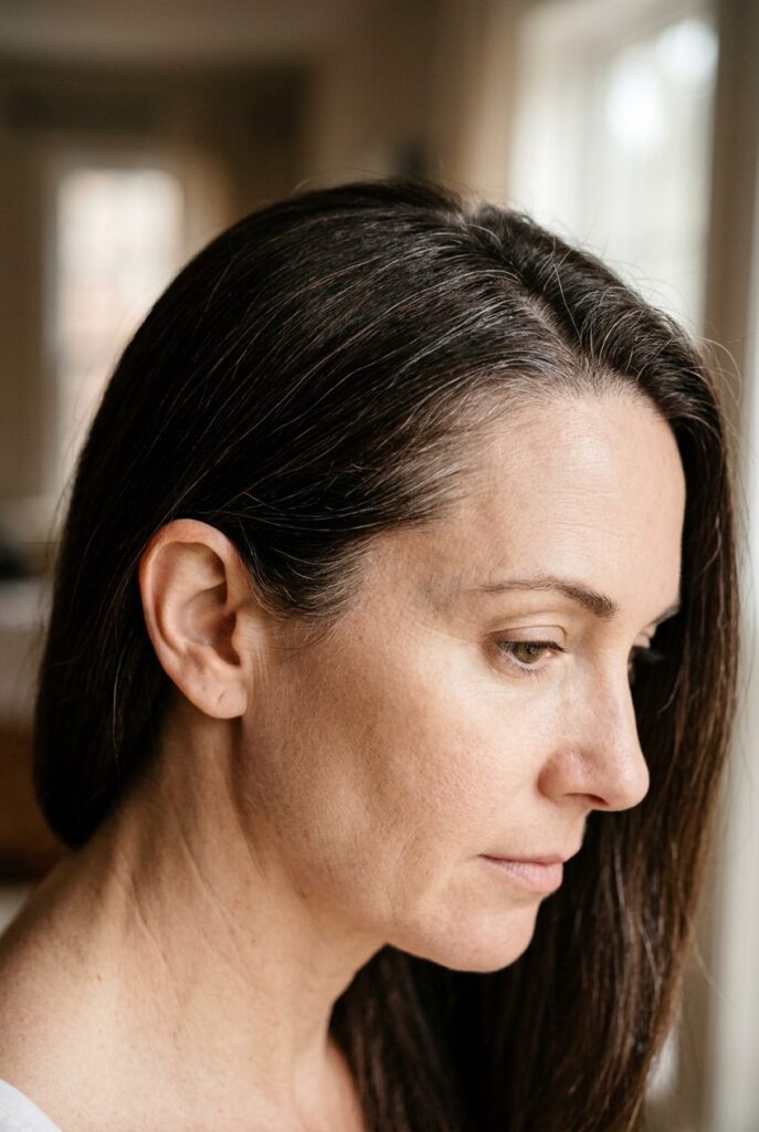Fine babylights around hairline with minimal gray