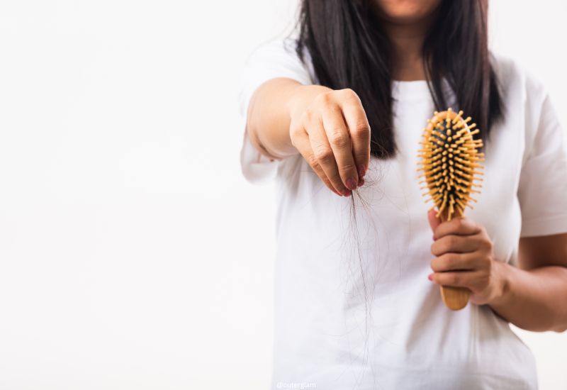 Woman Weak Hair Her Hold Hairbrush with Damaged Long Loss Hair I